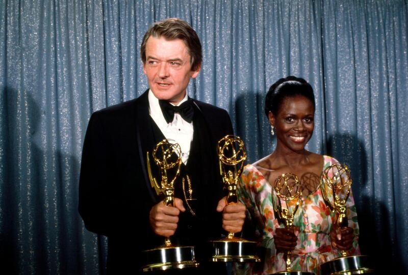 Los Angeles, CA - 1974: (L-R) Hal Holbrook, Cicely Tyson with their Emmy Emmy awards on he ABC tv special 'The 26th Primetime Emmy Awards', at the Pantages Theatre. (Photo by American Broadcasting Companies via Getty Images)