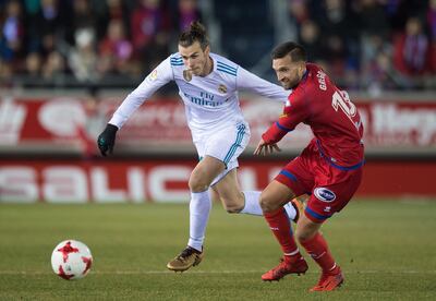 SORIA, SPAIN - JANUARY 04: Gareth Bale of Real Madrid steals the ball from Gregorio Sierra of Numancia during the Copa del Rey match between Numancia and Real Madrid at Nuevo Estadio Los Pajarito on January 4, 2018 in Soria, Spain. (Photo by Denis Doyle/Getty Images)