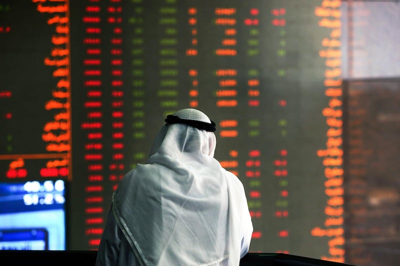 A Kuwaiti trader follows stock market activity at the Kuwait Stock Exchange (Boursa) headquarters in Kuwait City on August 24, 2017. / AFP PHOTO / Yasser Al-Zayyat