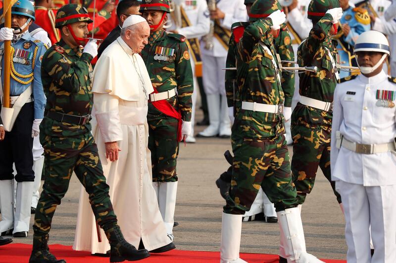 Pope Francis inspects a honour guard. Damir Sagolj / Reuters