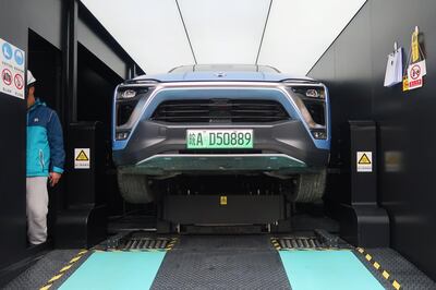 A Nio ES8 electric SUV changing its battery is seen inside a power station at a JAC Motors-NIO plant in Hefei, Anhui province, China December 14, 2018. Picture taken December 14, 2018. REUTERS/Yilei Sun