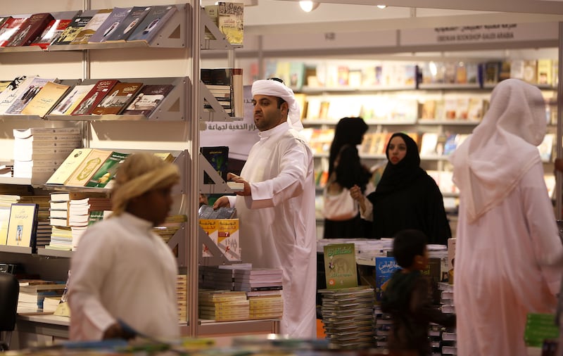 SHARJAH , UNITED ARAB EMIRATES Ð Nov 8 : Visitors browsing books in the Sharjah International Book Fair held at Sharjah Expo Centre in Sharjah. ( Pawan Singh / The National ) For News.