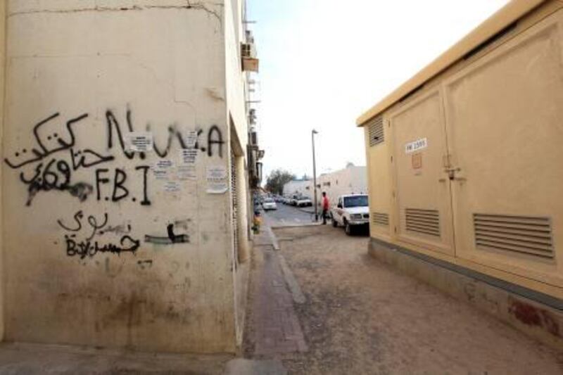 Dubai,United Arab Emirates-May 06,  2012;   Graffiti on the walls at the back streets of Satwa in Dubai .  (  Satish Kumar / The National ) For News/ Story by Preeti Kannan