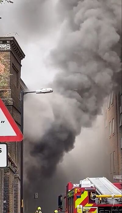 Fire crews battle the blaze under railway arches in central London. @MissPokeno / Twitter