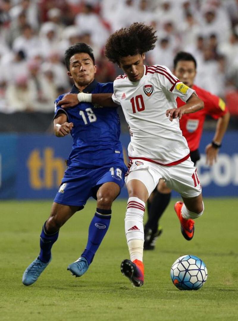 UAE’s Omar Abdulrahman, right, dribbles by Thailand’s Chanathip Songkrasin. Karim Sahib / AFP