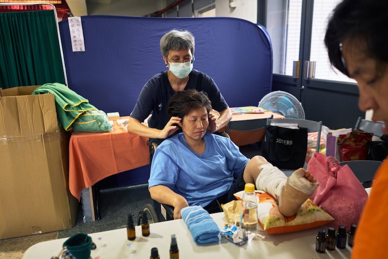 An evacuee receives treatment at a shelter inside an elementary school in Hualien. Bloomberg