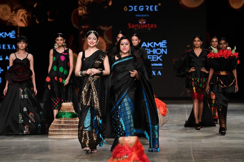 Divya Khosla Kumar with designer Sanjukta Dutta on the catwalk