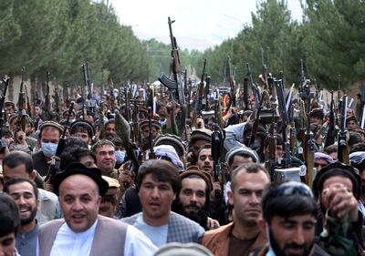 Hundreds of armed men attend a gathering to announce their support for Afghan security forces and that they are ready to fight against the Taliban, on the outskirts of Kabul, Afghanistan June 23, 2021. REUTERS/Stringer     TPX IMAGES OF THE DAY