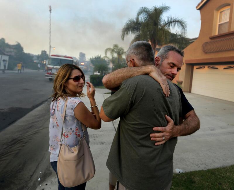 Homeowners comfort each other in Anaheim Hills. Paul Buck / EPA