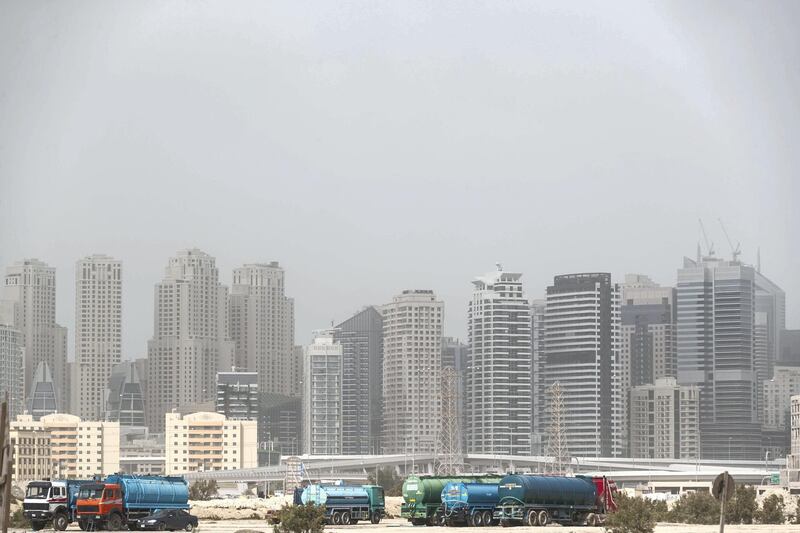 DUBAI, UNITED ARAB EMIRATES. 23 JANUARY 2020. Dusty skies over Dubai. (Photo: Antonie Robertson/The National) Journalist: Standalone. Section: National.

