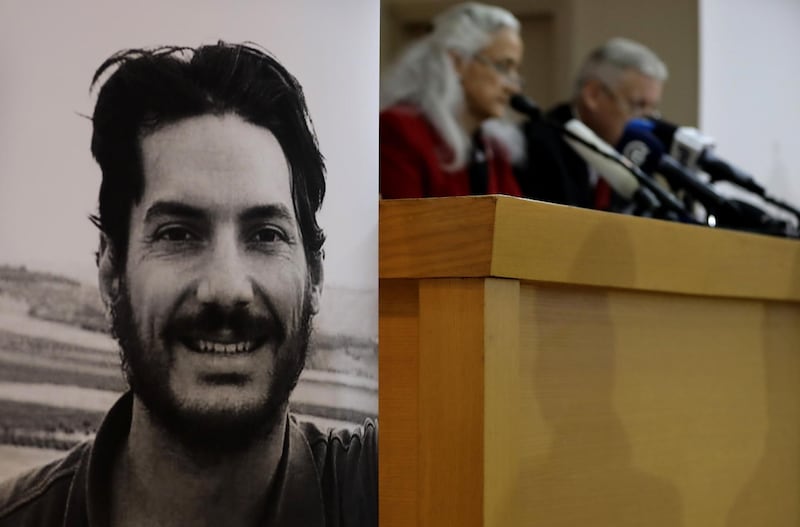 (FILES) In this file photo taken on December 04, 2018, Marc and Debra Tice, the parents of US journalist Austin Tice (portrait L), who was abducted in Syria more than six years ago, speak at a press conference in Beirut. 
US President Donald Trump personally wrote to his Syrian counterpart Bashar al-Assad about the case of journalist Tice, who has been missing since 2012, Secretary of State Mike Pompeo said on August 14, 2020.
 / AFP / JOSEPH EID
