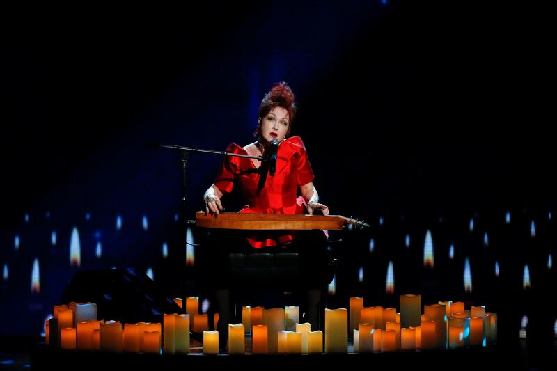 Singer Cyndi Lauper performs during the American Theatre Wing's annual Tony Awards in New York June 9, 2013. Lauper won the award for Best Original Score (Music and/or Lyrics) for "Kinky Boots." REUTERS/Lucas Jackson (UNITED STATES - Tags: ENTERTAINMENT) (TONYS-SHOW) *** Local Caption ***  AAL135_STAGE-TONYAW_0610_11.JPG