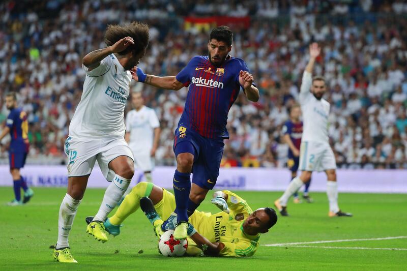 Bareclona's Luis Suarez clashes with Real Madrid's Keylor Navas. Gonzalo Arroyo Moreno / Getty Images