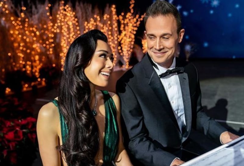 Aimee Garcia and Freddie Prinze Jr in 'Christmas with You'. Photo: Netflix