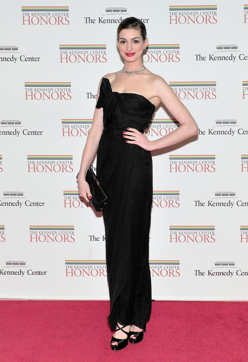 epa03023721 US actress Anne Hathaway arrives for the formal Artist's Dinner honoring the recipients of the 2011 Kennedy Center Honors hosted by United States Secretary of State Hillary Rodham Clinton at the U.S. Department of State in Washington, D.C. USA, 03 December 2011. The 2011 honorees are US actress Meryl Streep, US singer Neil Diamond, US actress Barbara Cook, musician Yo-Yo Ma, and US musician Sonny Rollins.  EPA/RON SACHS / CONSOLIDATED NEWS PHOTOS / POOL