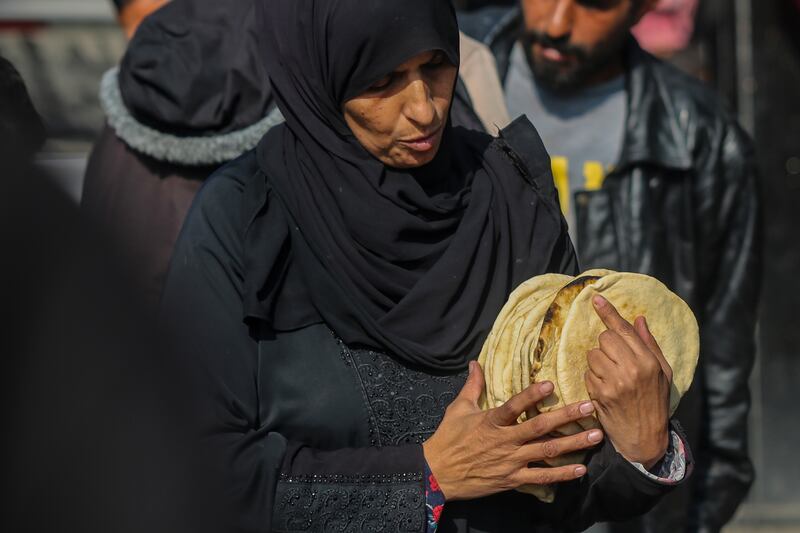 Displaced citizens buy bread at a market in Rafah, Gaza. A senior Israeli army officer has said that Ashdod port will soon open to allow in flour. Getty