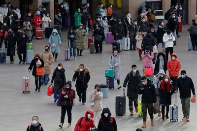 epa08184086 Chinese people wear masks as they arrive at Beijing Railway Station in Beijing, China, 01 February 2020. The outbreak of coronavirus has so far claimed over 259 lives and infected more than 12,000 others, according to media reports.  EPA/WU HONG