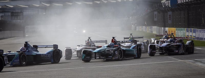 epa06578139 Drivers compete during the 2018 Mexico City E-Prix at the Hermanos Rodriguez racetrack in Mexico City, Mexico, 03 March 2018.  EPA/SASHENKA GUTIERREZ