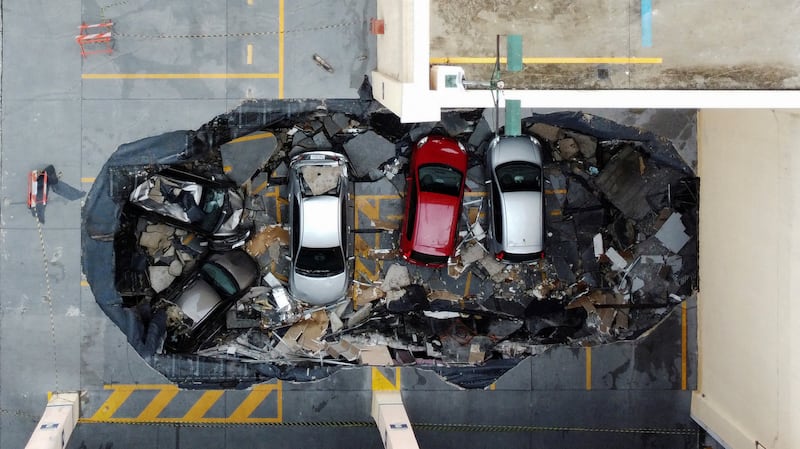 Drone view of vehicles after part of the ceiling collapsed in a mall in Osasco, Brazil March 9, 2023.  REUTERS / Carla Carniel     TPX IMAGES OF THE DAY