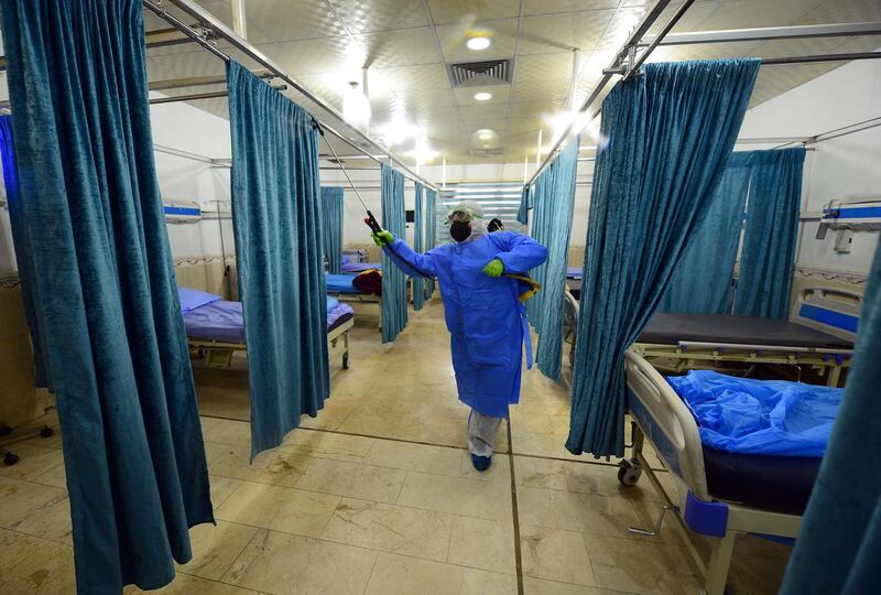 Iraqi medical workers disinfect a ward at the Hakim Hospital in Najaf on March 25, 2020 during measures to fight the spread of the coronavirus COVID-19.
 Iraq imposed a total nationwide lockdown until March 28 to fight the novel coronavirus, as the number of cases grew and the death toll climbed. / AFP / Haidar HAMDANI
