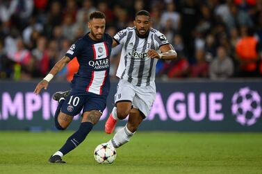 Paris Saint-Germain's Brazilian forward Neymar (L) and Juventus' Brazilian defender Bremer (R) fight for the ball during the UEFA Champions League Group H first leg football match between Paris Saint-Germain (PSG) and Juventus at Parc des Princes Stadium in Paris, on September 6, 2022.  (Photo by Anne-Christine POUJOULAT  /  AFP)