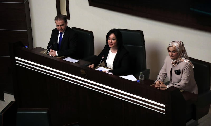 The new Kurdish parliament speaker, Vala Farid, (C) speaks during a session of Kurdistan's regional parliament in Arbil, on February 18, 2019. The Kurdistan parliament  elected its first ever woman speaker to a temporary post as deep political rifts remain more than four months after legislative elections. / AFP / SAFIN HAMED
