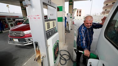 Iraqis crowd a Baghdad petrol station to refuel amid a dispute between the authorities and owners of private stations, on April 14, 2022. AFP