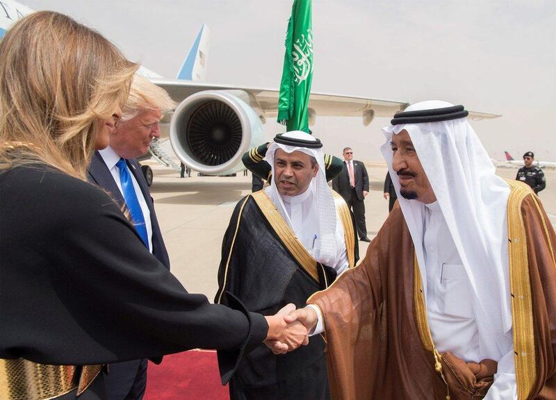 King Salman greets US first lady Melania Trump. Bandar Algaloud / Saudi Royal Court / Handout via Reuters