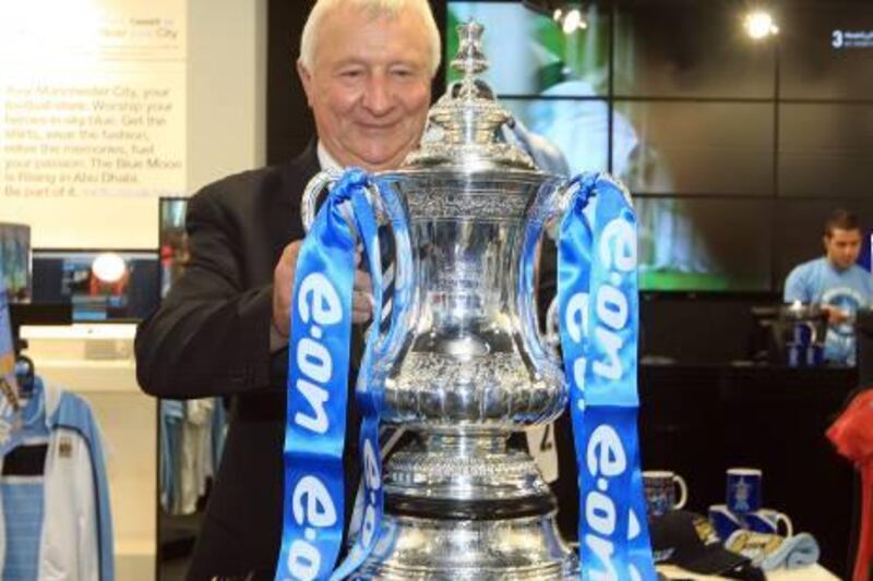 ABU DHABI - 01JUNE2011 - Manchester City legend and Club Ambassador Mike Summerbee with FA Cup for public display during an Official Club store yesterday at Marina Mall in Abu Dhabi. Ravindranath K / The National