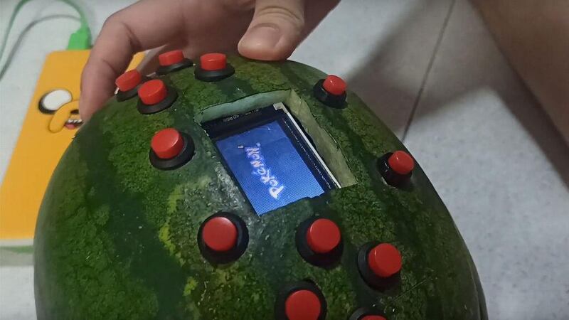Cedrick Tan, a business analytics and marketing student at Singapore Management University, has made what could be the world's first fruit-based Gameboy. Mikeshouts / Twitter
