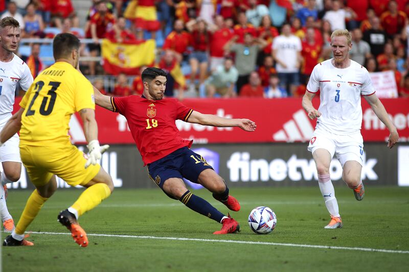 Carlos Soler scores Spain's first goal against Czech Republic. Reuters