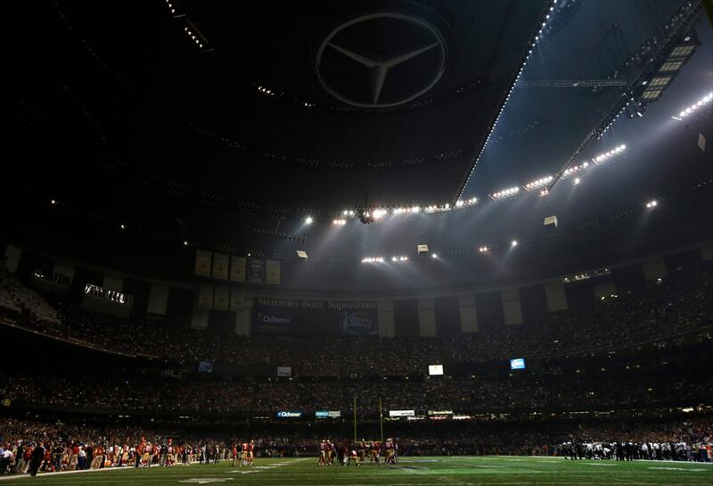 Players huddle on the field during a Superdome power outage in the second half of the NFL Super Bowl XLVII football game between the San Francisco 49ers and the Baltimore Ravens, Sunday, Feb. 3, 2013, in New Orleans. (AP Photo/Mark Humphrey)  *** Local Caption ***  Super Bowl Football.JPEG-07c09.jpg