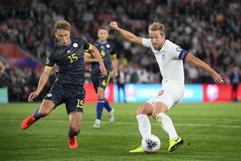SOUTHAMPTON, ENGLAND - SEPTEMBER 10:   Harry Kane of England shoots and scores his teams second goal during the UEFA Euro 2020 qualifier match between England and Kosovo at St. Mary's Stadium on September 10, 2019 in Southampton, England. (Photo by Clive Mason/Getty Images)