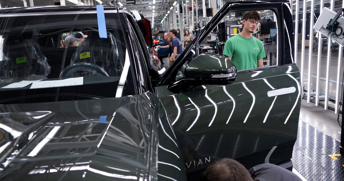 You are currently viewing Volkswagen’s $5 billion investment in Rivian sends electric car maker’s stock price soaring