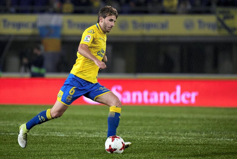 LAS PALMAS, SPAIN - JANUARY 03:  Sergi Samper of Las Palmas runs with the ball during the Copa del Rey, Round of 16, first Leg match between UD Las Palmas and Valencia CF at Estadio Gran Canaria on January 3, 2018 in Las Palmas, Spain.  (Photo by fotopress/Getty Images)