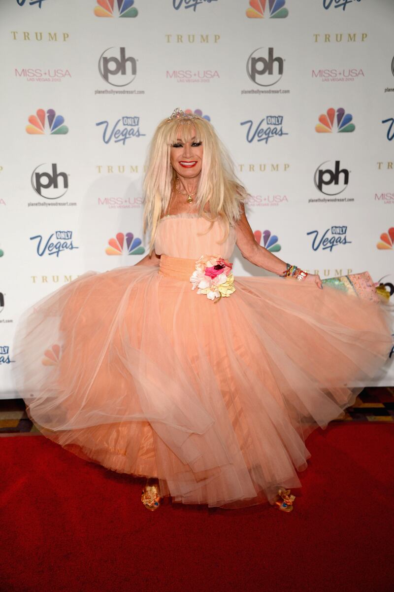 LAS VEGAS, NV - JUNE 16: Fashion designer and pageant judge Betsey Johnson arrives at the 2013 Miss USA pageant at Planet Hollywood Resort & Casino on June 16, 2013 in Las Vegas, Nevada.   Ethan Miller/Getty Images/AFP== FOR NEWSPAPERS, INTERNET, TELCOS & TELEVISION USE ONLY ==
 *** Local Caption ***  359277-01-09.jpg