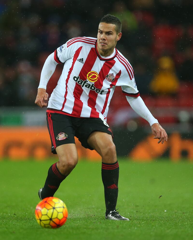 SUNDERLAND, ENGLAND - DECEMBER 12:  Jack Rodwell of Sunderland controls the ball during the Barclays Premier League match between Sunderland and Watford at The Stadium of Light on December 12, 2015 in Sunderland, England. (Photo by Ian MacNicol/Getty images)