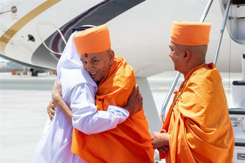Sheikh Nahyan Mabarak Al Nahyan embraces Swamishri. courtesy: BAPS