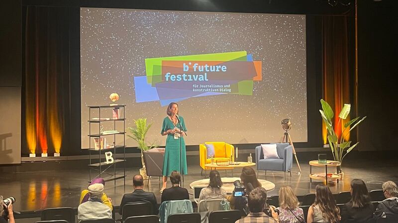 Ellen Heinrichs, founder of the Bonn Institute, stands on stage for the welcoming speech at the inaugural b°future festival for constructive journalism. Nicola Leech