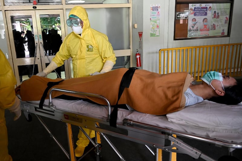 Health workers wearing protective gear take part in an exercise in handling a suspected patient at Sanglah hopital in Denpasar, Indonesia's resort island of Bali. AFP