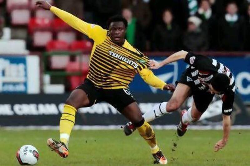 Celtic's Victor Wanyama, left, holds off the challenge of Dunfermline's Gary Mason. David Moir / Reuters