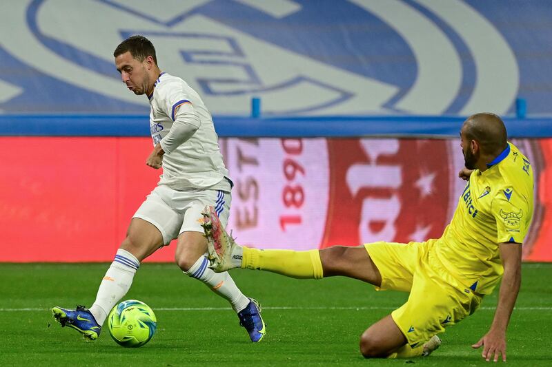 Eden Hazard rides a challenge from Cadiz defender Carlos Akapo. AFP