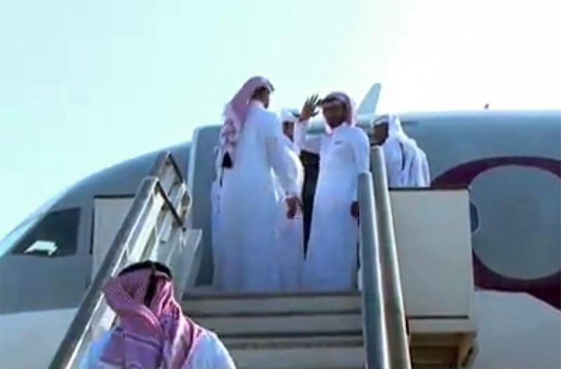 Qatari men who were kidnapped while hunting in southern Iraq in 2015 boarding a plane at Baghdad airport following their release on April 21, 2017. Sources close to the negotiations said their release was part of a far-reaching regional deal involving the release of prisoners and the evacuation of civilians in neighbouring Syria on April 21, 2017. AFP Photo / HO / Iraqi interior ministry 

 

