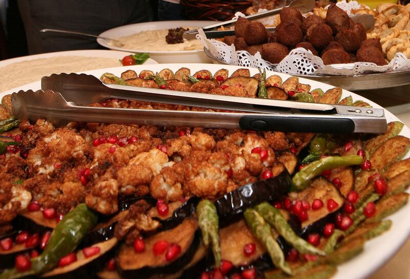 DUBAI - AUGUST 22,2009 - Customers queue in a buffet offered by Wafi Gourmet for Iftar  at Dubai Mall. ( Paulo Vecina/The National )  *** Local Caption ***  PV Iftar 1.jpg