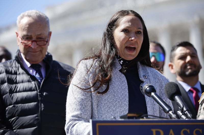 Danielle Robinson, widow of Ohio Army National Guard veteran Health Robinson, who died in 2020 due to lung cancer caused by burn pits, addresses the crowds. Getty Images / AFP
