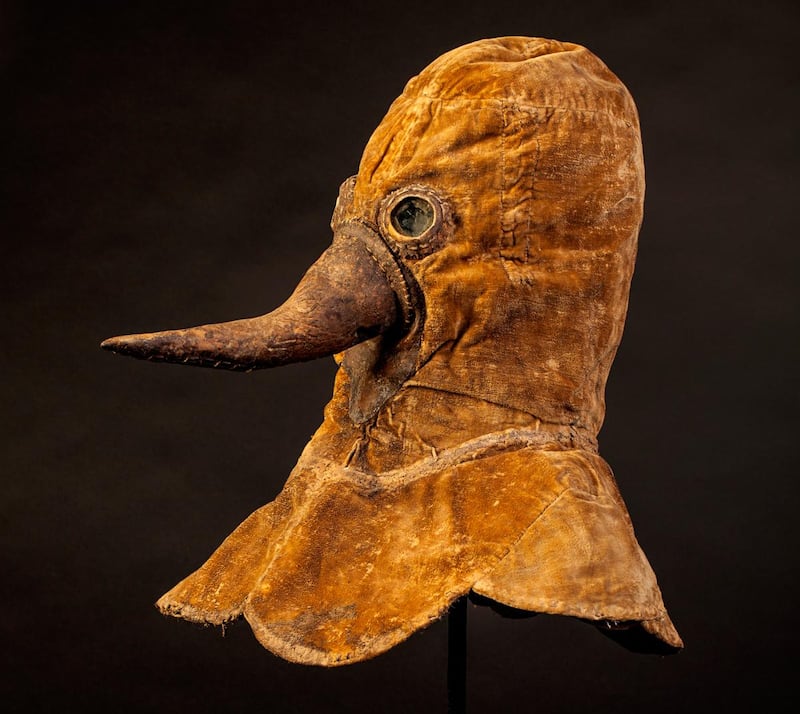 The Deutsches Historisches Museum in Germany shared an image of a 1650/1750 plague mask from their collection. Via @DHMBerlin / Twitter