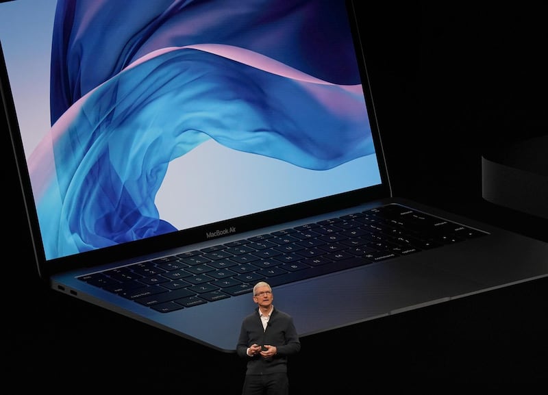 Apple CEO Tim Cook presents new products, including new Macbook laptops, during a special event at the Brooklyn Academy of Music, Howard Gilman Opera House October 30, 2018, in New York. / AFP / TIMOTHY A. CLARY
