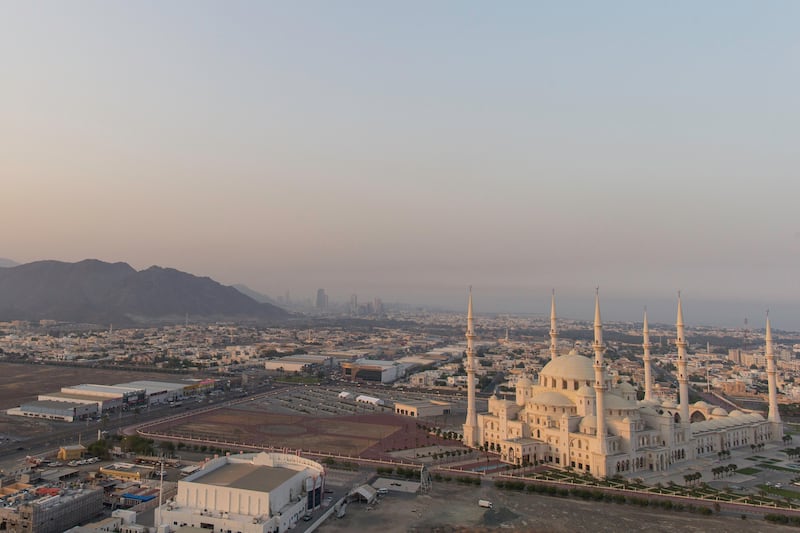 Fujairah, United Arab Emirates, May 17, 2017:     General view of the Sheikh Zayed Mosque in Fujairah on May 17, 2017. Christopher Pike / The National

Job ID: 91497
Reporter:  N/A
Section: News
Keywords: ocean, mountain, skyline  *** Local Caption ***  CP0517-na-projects-mosque designs--17.JPG