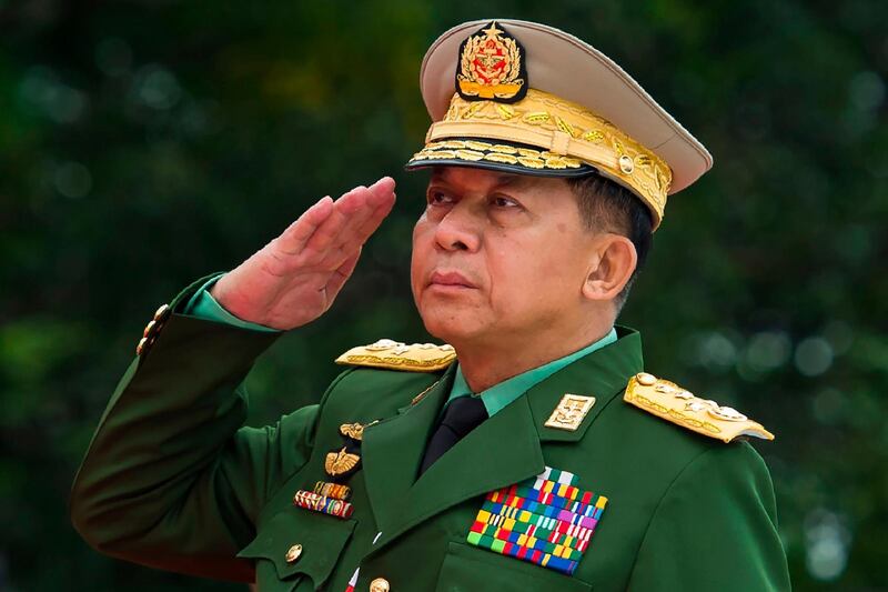 (FILES) This file photo taken on July 19, 2018 shows Myanmar's Chief Senior General Min Aung Hlaing, commander-in-chief of the Myanmar armed forces, saluting to pay his respects to Myanmar independence hero General Aung San and eight others assassinated in 1947, during a ceremony to mark the 71th anniversary of Martyrs' Day in Yangon. - United Nations investigators on August 27, 2018 called for an international probe and prosecution of Myanmar's army chief Min Aung Hlaing and five other top military commanders for genocide against the country's Rohingya minority. (Photo by YE AUNG THU / AFP)