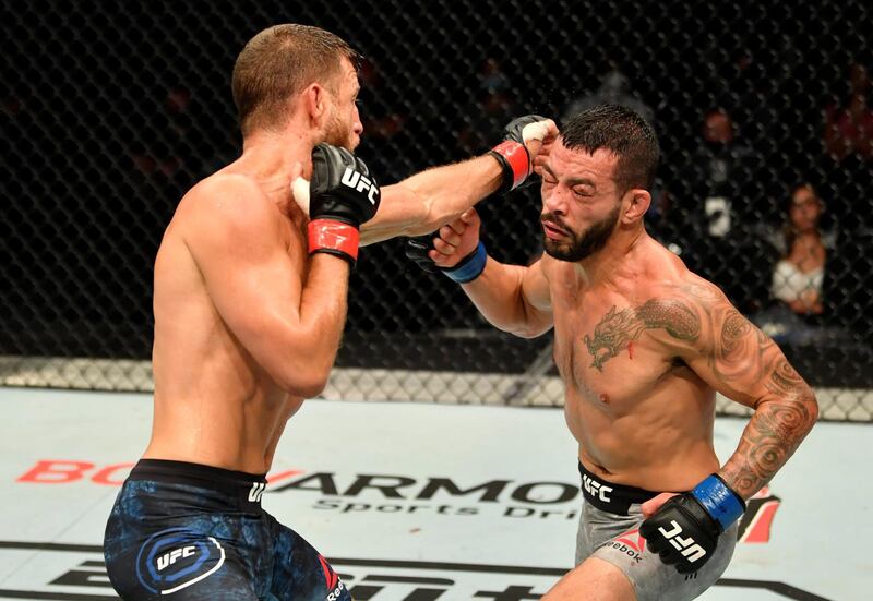 ABU DHABI, UNITED ARAB EMIRATES - JULY 16: (L-R) Calvin Kattar punches Dan Ige in their featherweight fight during the UFC Fight Night event inside Flash Forum on UFC Fight Island on July 16, 2020 in Yas Island, Abu Dhabi, United Arab Emirates. (Photo by Jeff Bottari/Zuffa LLC via Getty Images)